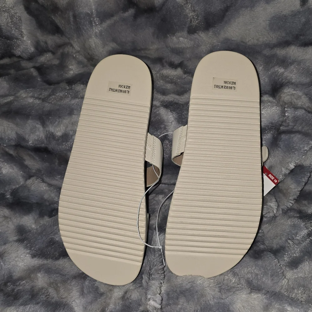 NWB DV Dolce Vita Women's Footbed Sandal Cream Size‎ 10